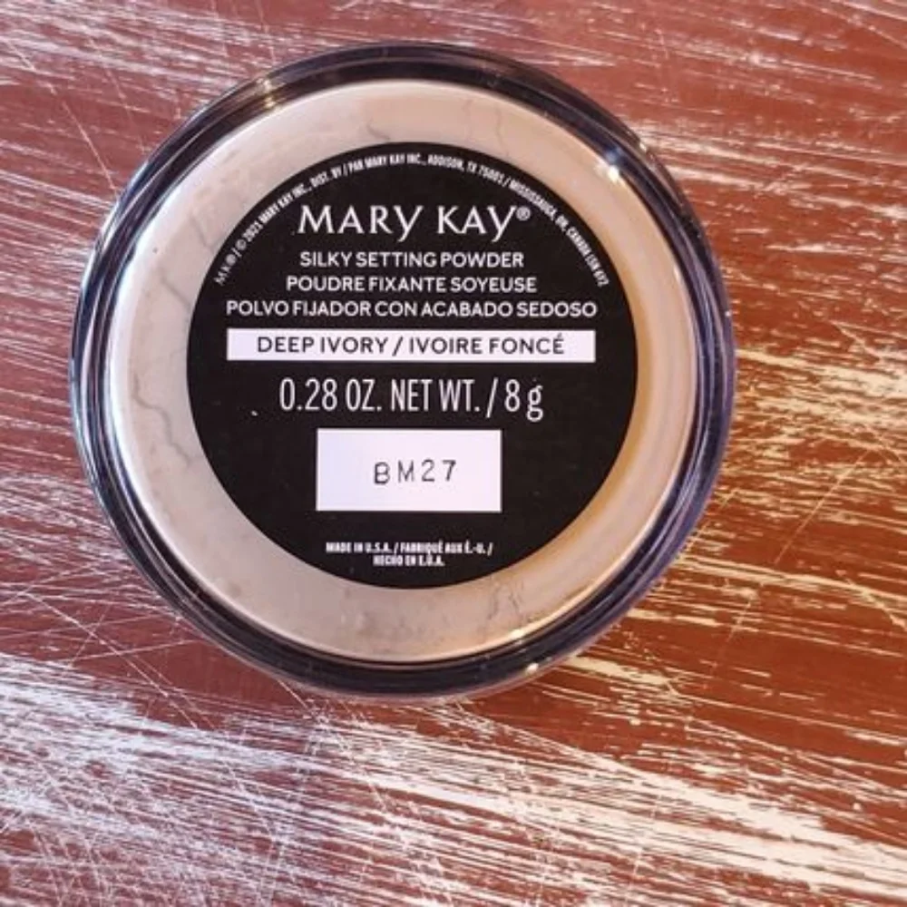 Mary Kay Silky Setting Powder Deep Ivory.